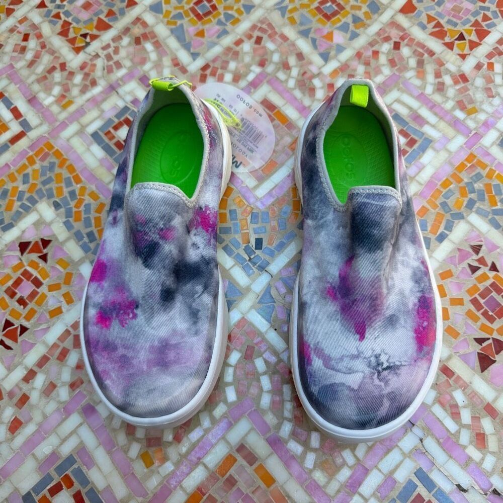 OOfos OOmg EeZee Women's Tie Dye Low Slip On Sneaker Size 6 / 37‎ Shoes